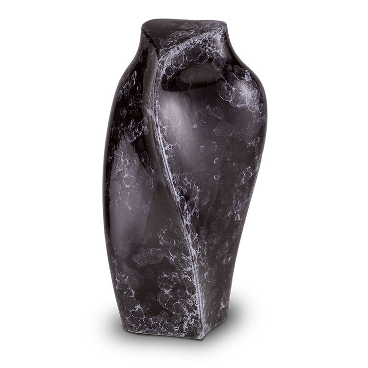 Keramische kunst urn Heart to Heart met zwart-wit marmerlook