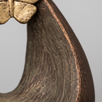 Keramische urn bronskleur met verlichte vlinder – handgemaakt kunstobject