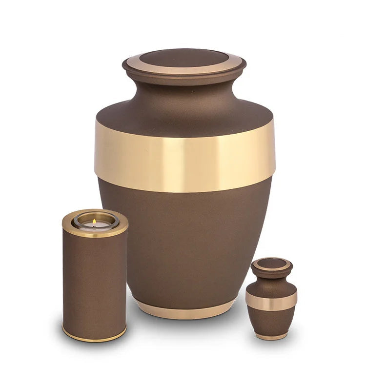 Metalen urn mat zilver met verfijnde afwerking