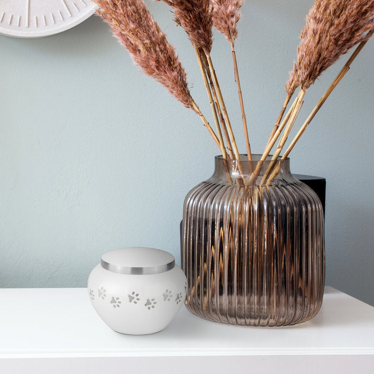 Metaal urn donkerbruin en zilver groot glanzend en warm