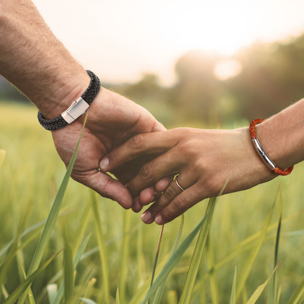 Lederen armband zwart gevlochten met zilveren sluiting en askamertje